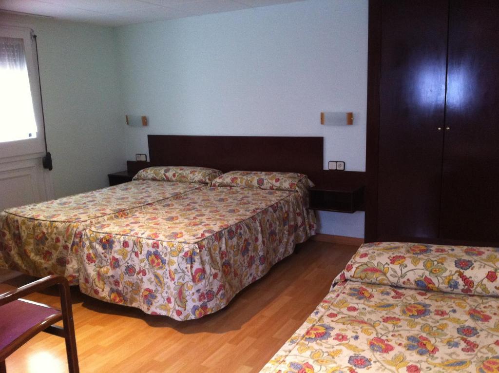 Hostal Del Ripolles Pokoj fotografie