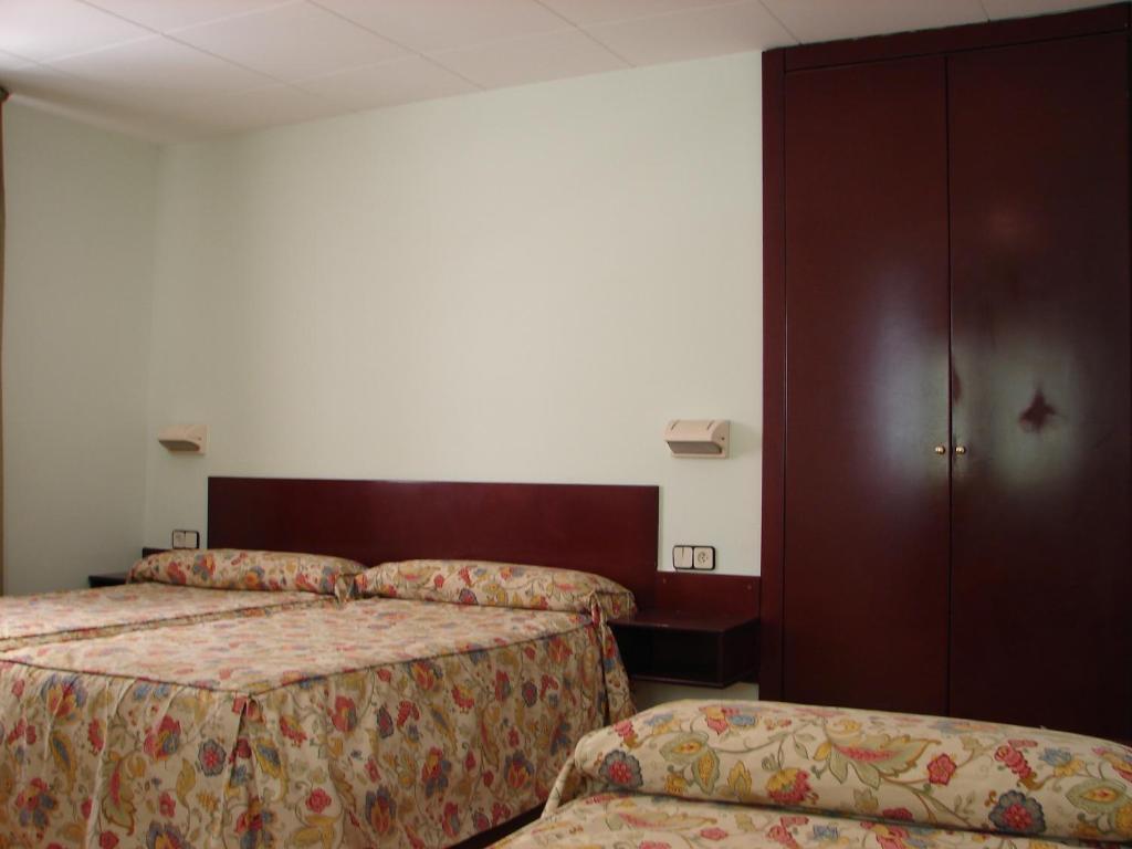 Hostal Del Ripolles Pokoj fotografie